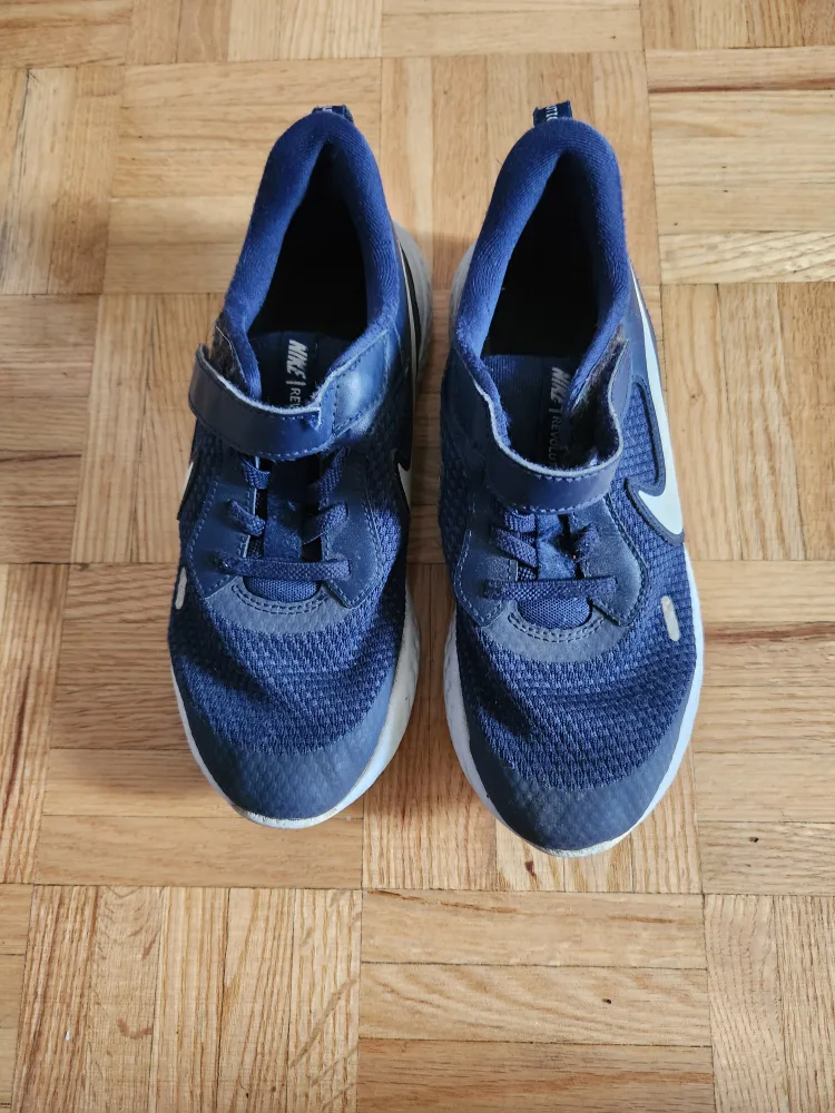 Nike Running Shoes - Size 2Y image indicator(2)