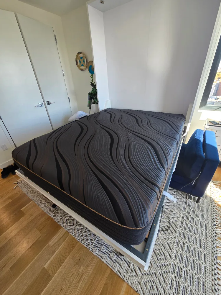 Free 10" Queen Gel-infused Memory Foam Mattress image indicator(9)