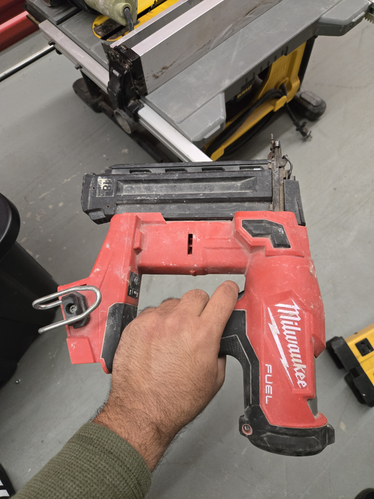 Milwaukee M18 Brad Nailer (18GA) - photo 3