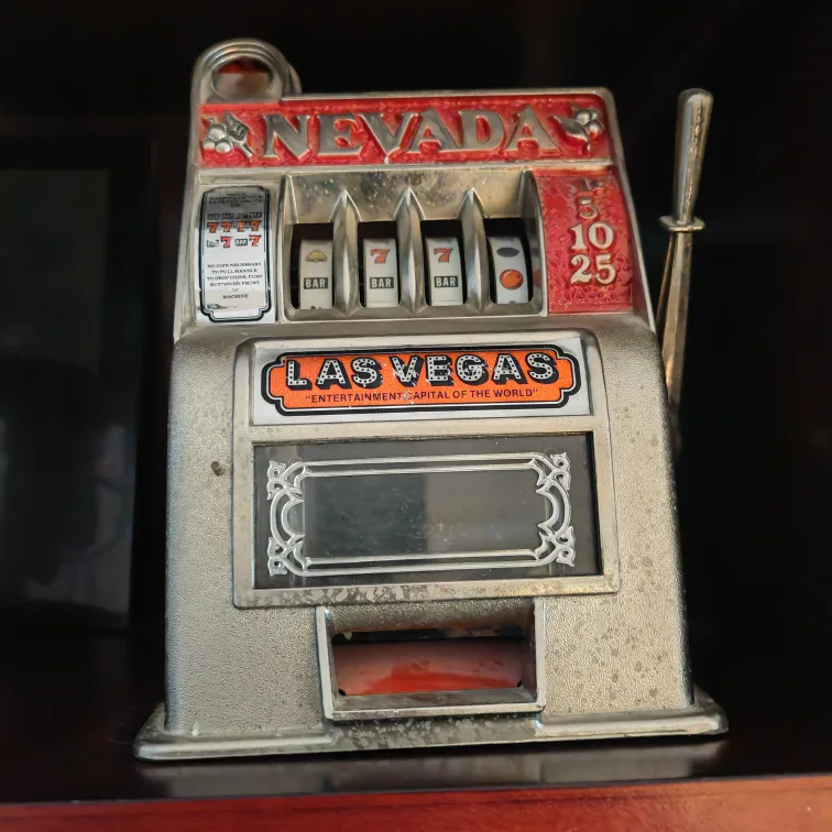 Vintage Las Vegas Nevada Slot Machine thumbnail