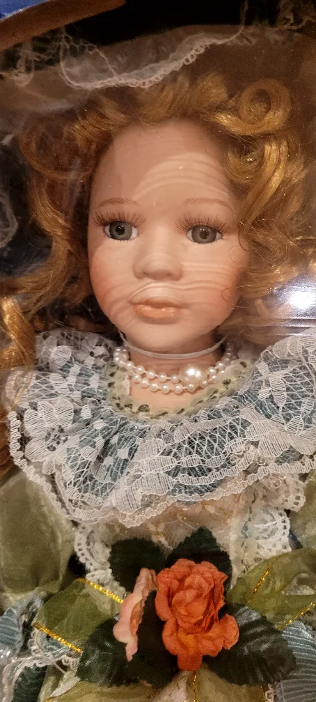 Porcelain Doll in Box image indicator(7)