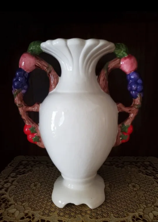 Vintage Vase with Handles image indicator(2)