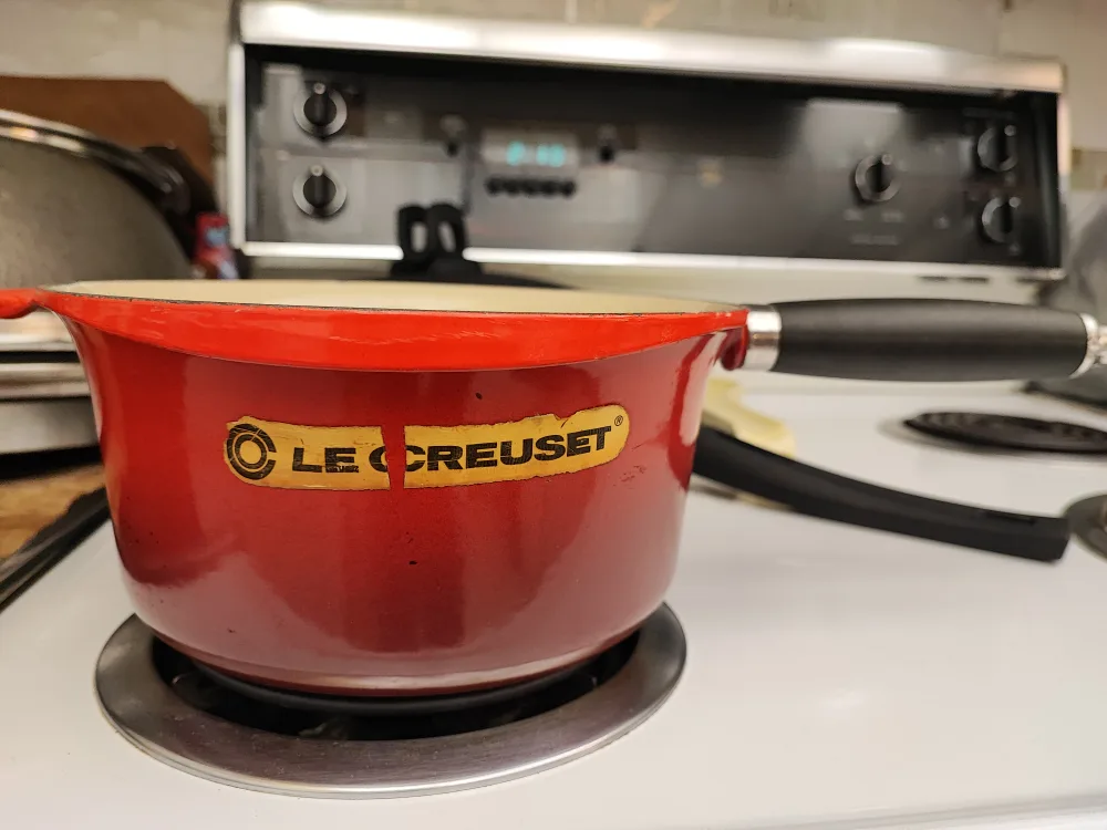 Le Creuset 1.5L Saucepan (cast iron pot) thumbnail
