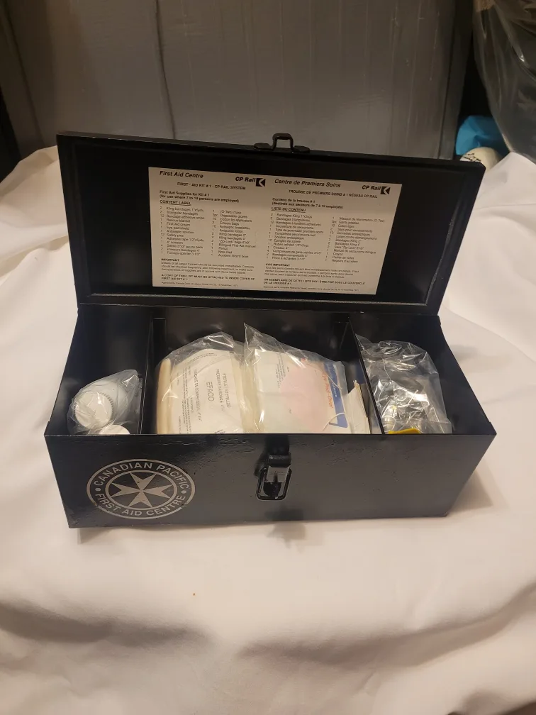 vintage  car first aid kit metal box image indicator(2)