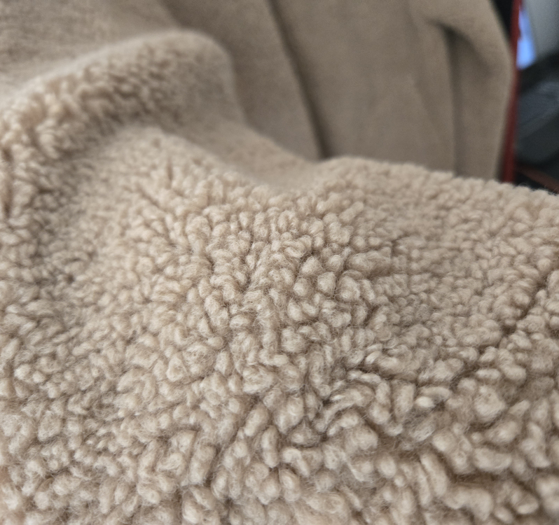 Cute beige faux fur fleece jacket - photo 3