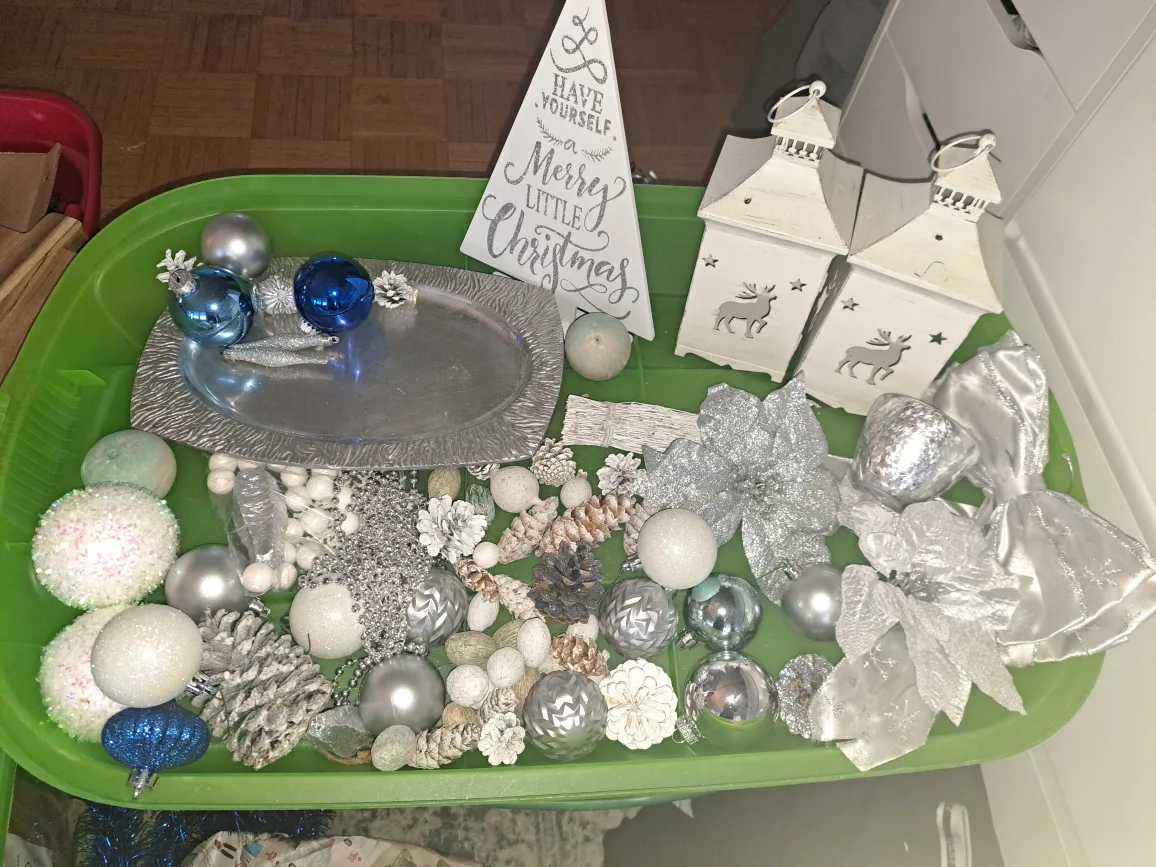 silver, blue and white christmas decor and ornaments image indicator(5)