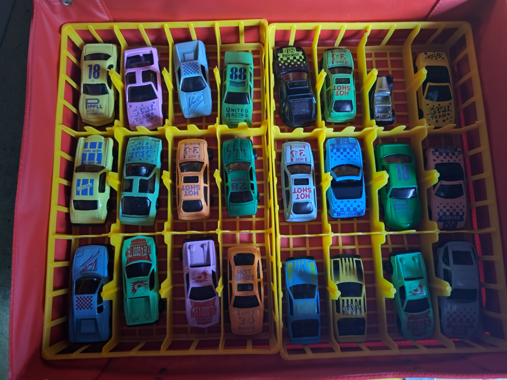 48 piece die cast vehicle set with bonus carry case. - photo 2