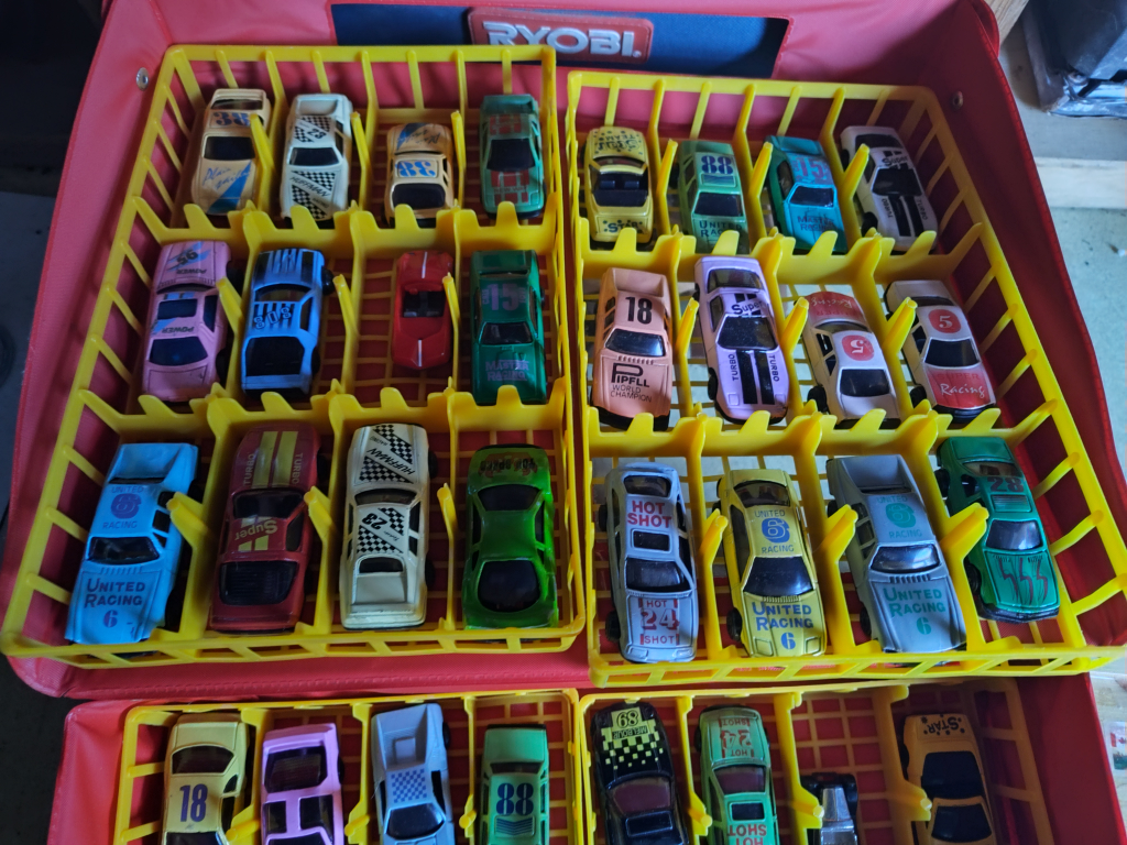 48 piece die cast vehicle set with bonus carry case. - photo 3