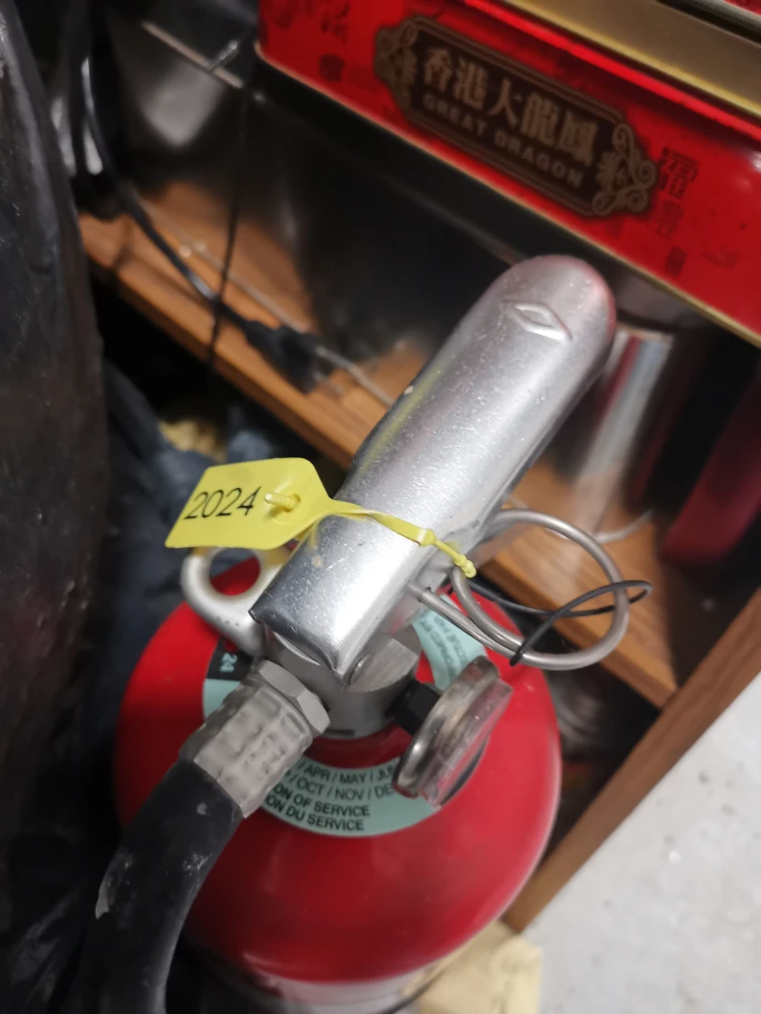 Fire extinguisher - photo 3
