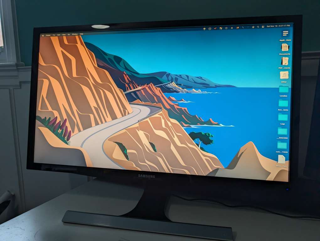 Large Samsung 28" Inch Monitor