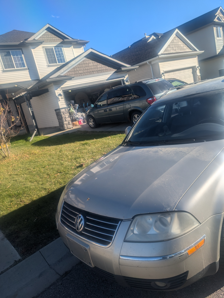 2004 Volkswagen Passat Wagon for parts or repairs - photo 2