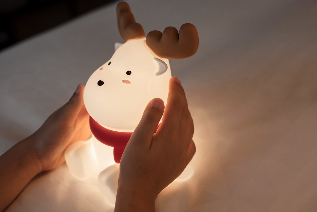 Holiday Reindeer USB-C Night Light Christmas Gift - photo 3
