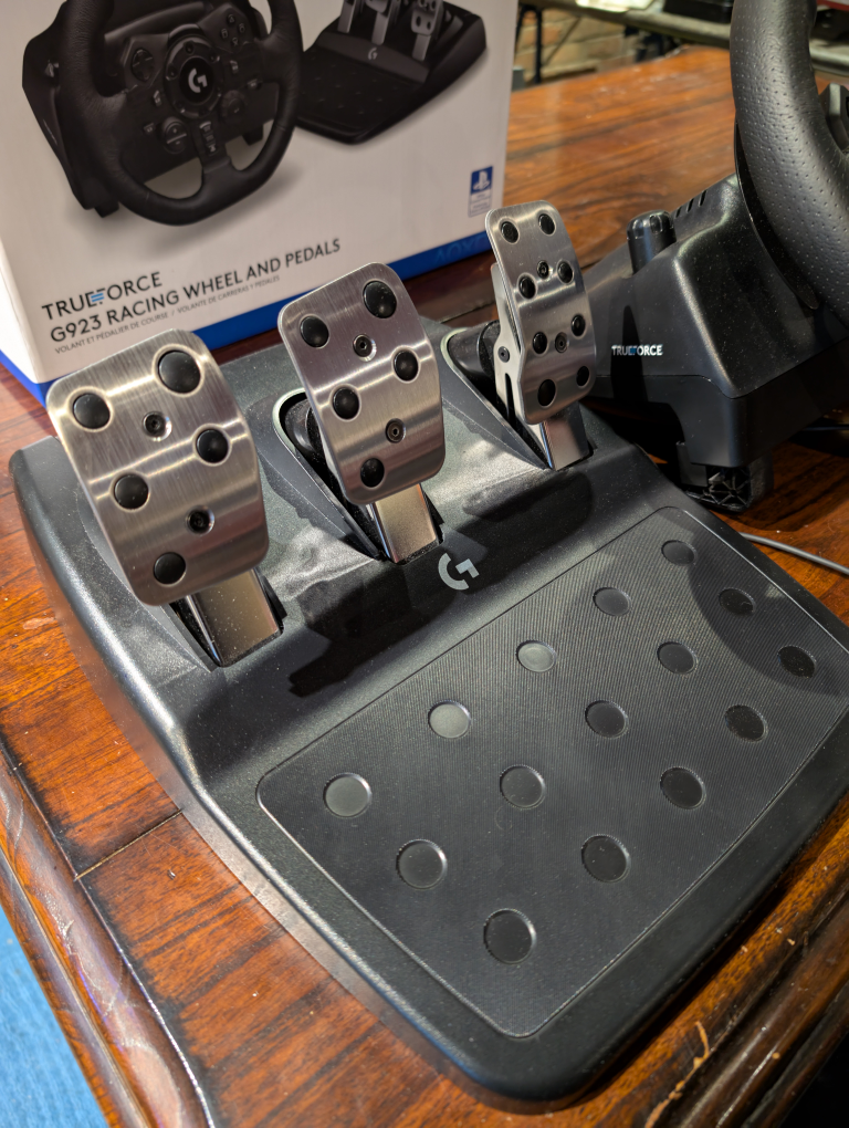 Logitech G923 Trueforce Racing Wheel and Pedals - photo 2