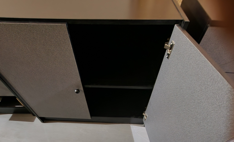 Dresser bedside table office/bedroom furniture - photo 2