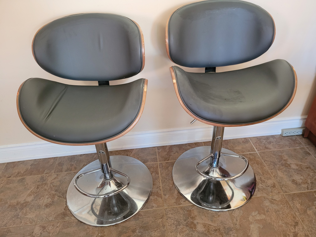 Set of 2 Bar Stools $35 each - photo 3
