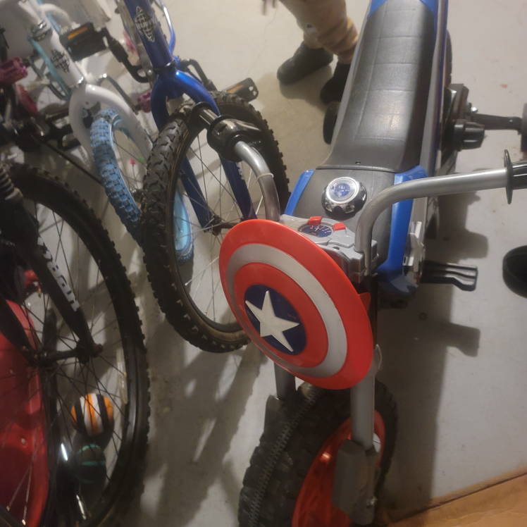Captain America Huffy 12 Inch Bike - photo 3
