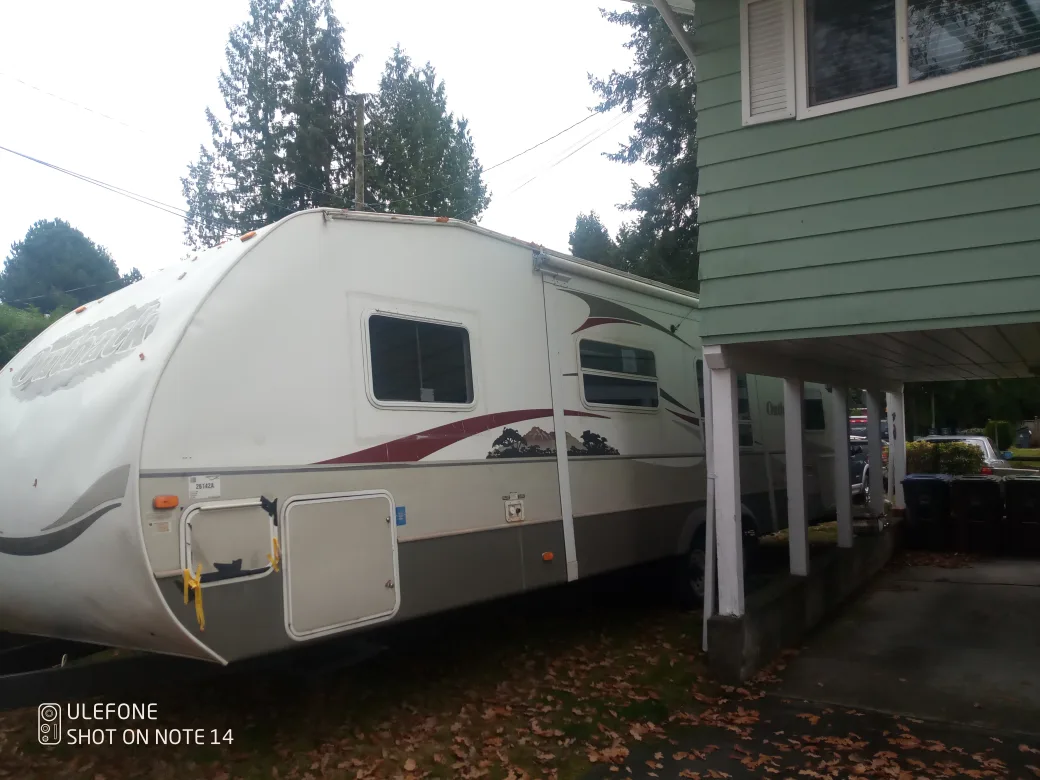 2006 Keystone Sydney with one Pop out.please read description image indicator(9)