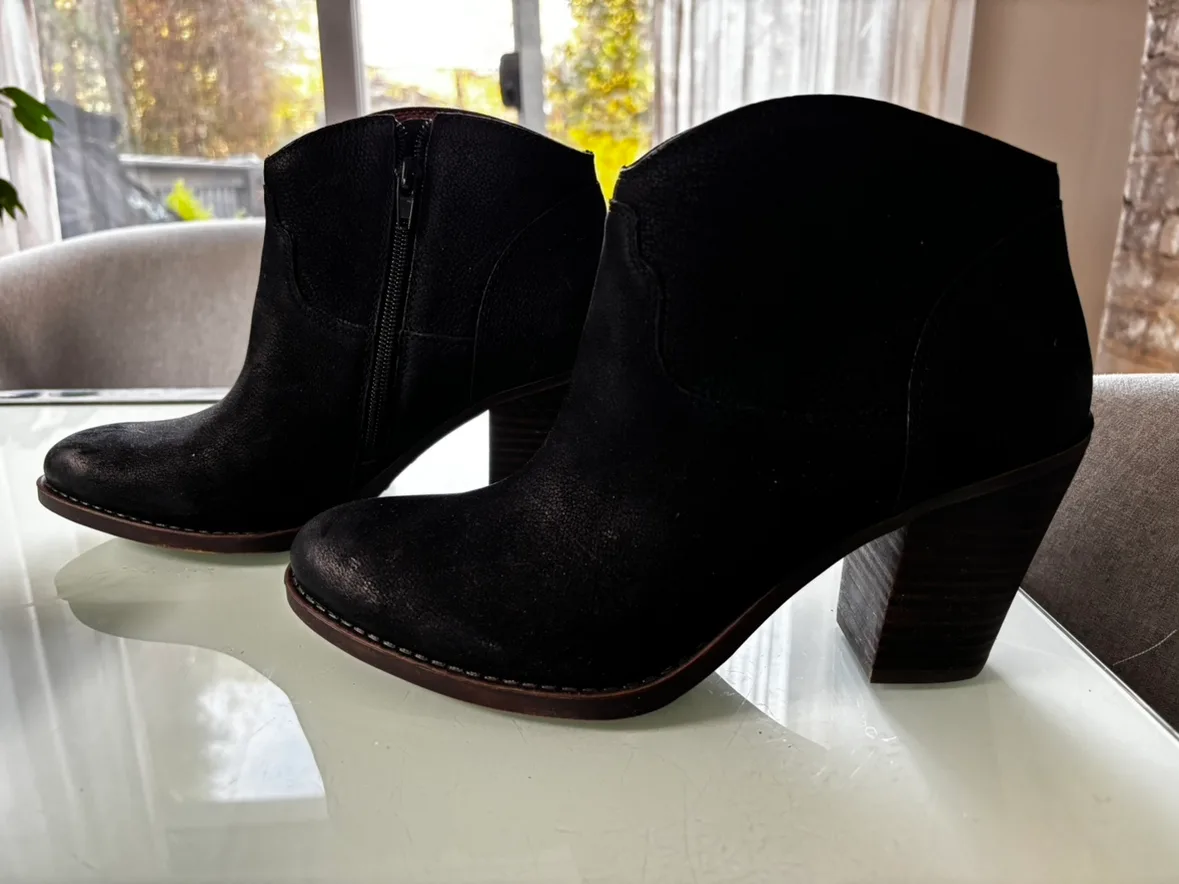 Women’s boots Lucky Brand size 8.5 image indicator(2)