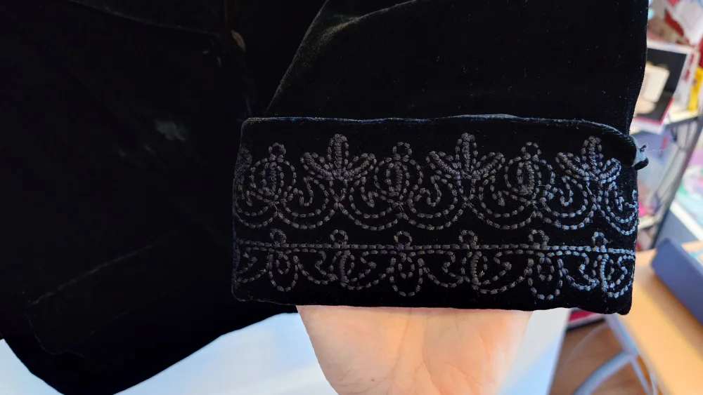 Tahari Black Velvet Blazer Jacket image indicator(4)