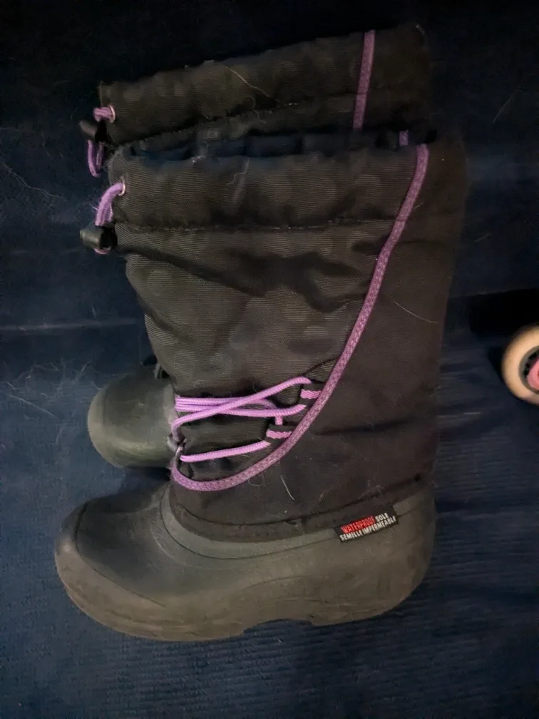 Kids Winter Boots thumbnail