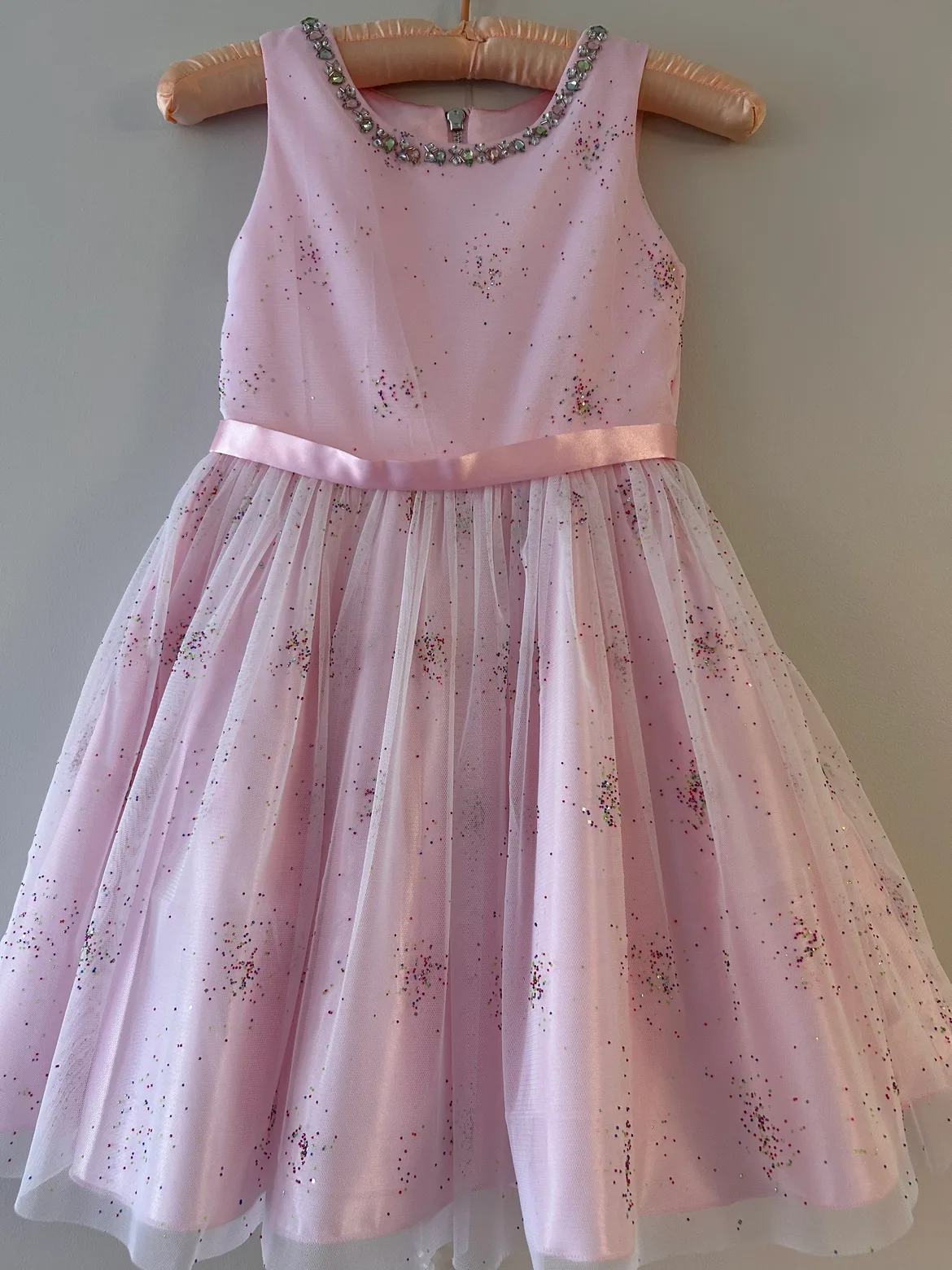 Beautiful dress (for 6-8 years) thumbnail
