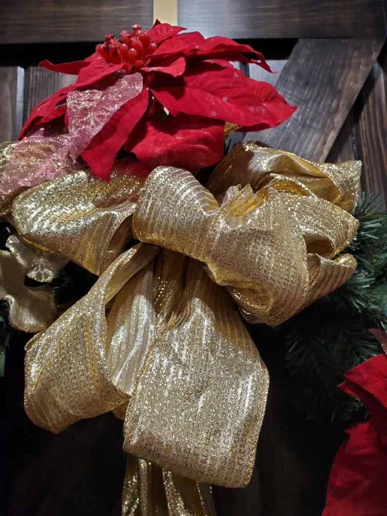 Christmas Wreath with Red Poinsettias and Gold Bow image indicator(2)