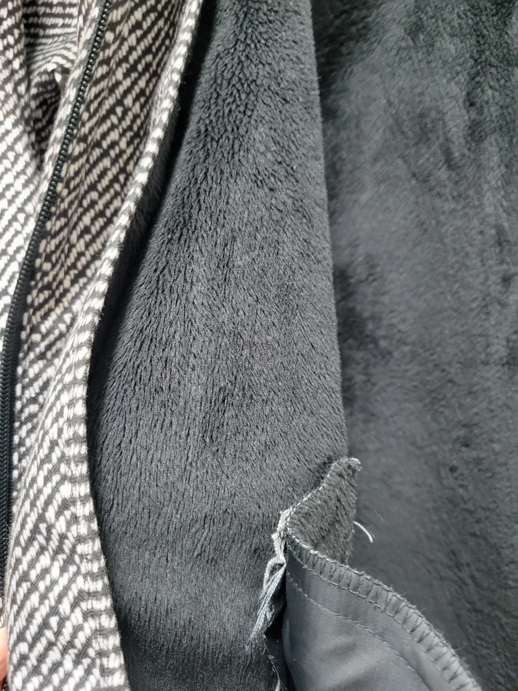 Black and white patterned jacket image indicator(3)