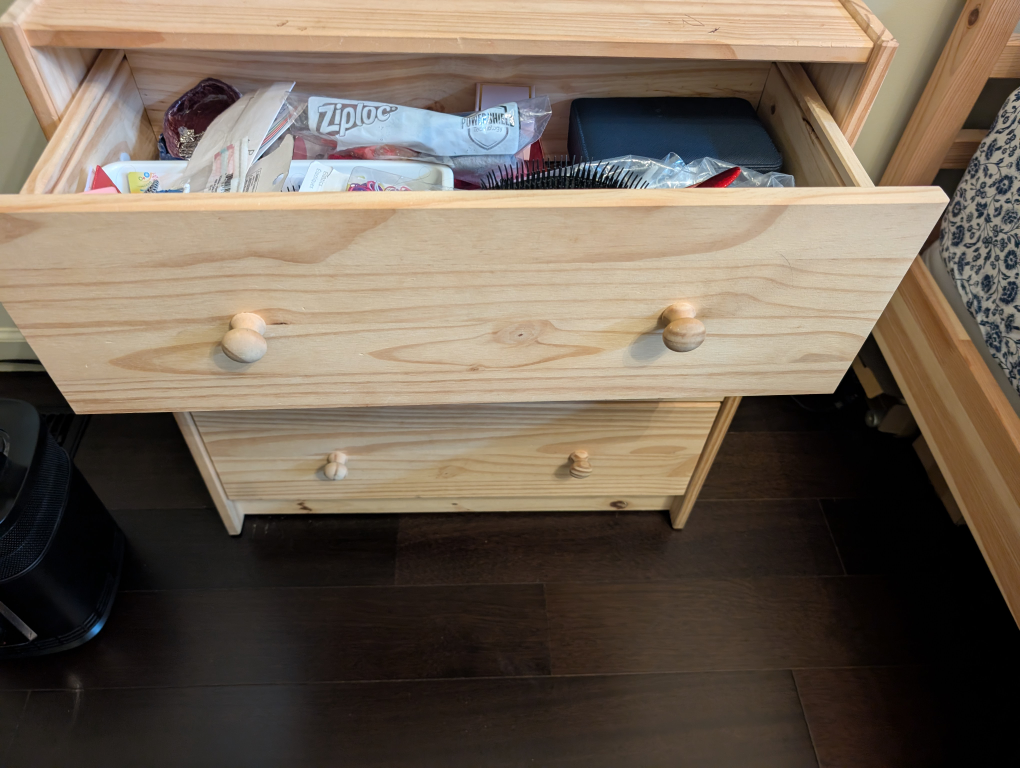 2x 3-Drawer Dresser (40 each)