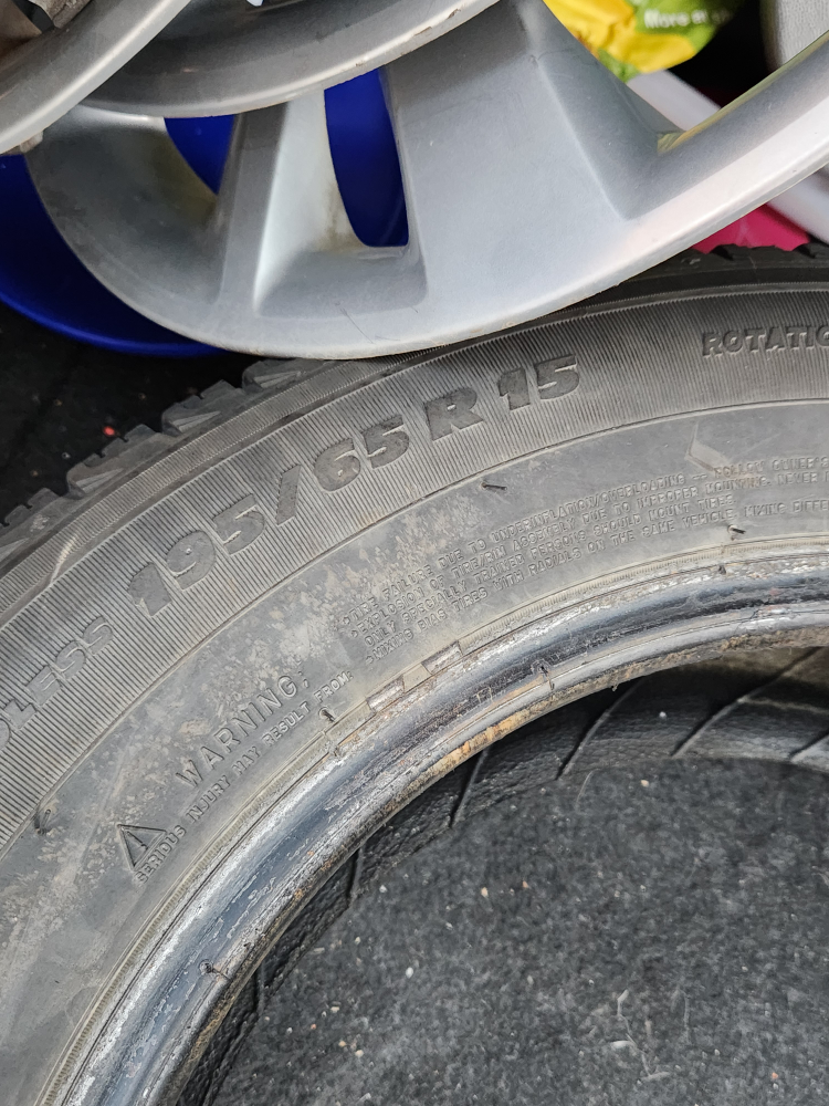 Set of 4 195/65R15 Winter Tires - photo 4