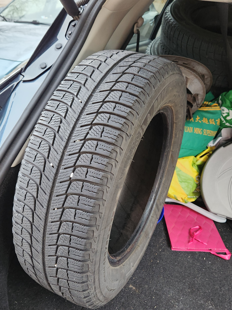 Set of 4 195/65R15 Winter Tires - photo 2