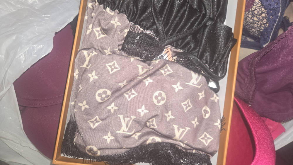 Victorias secret, Louis Vuitton, and more - photo 2