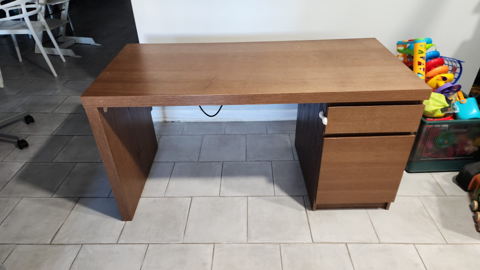 Desk like new