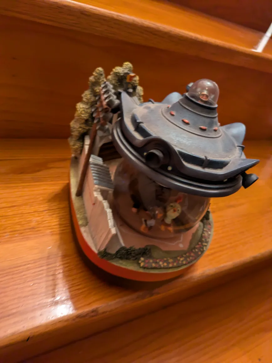 Disney chicken little alien globe with box image indicator(2)