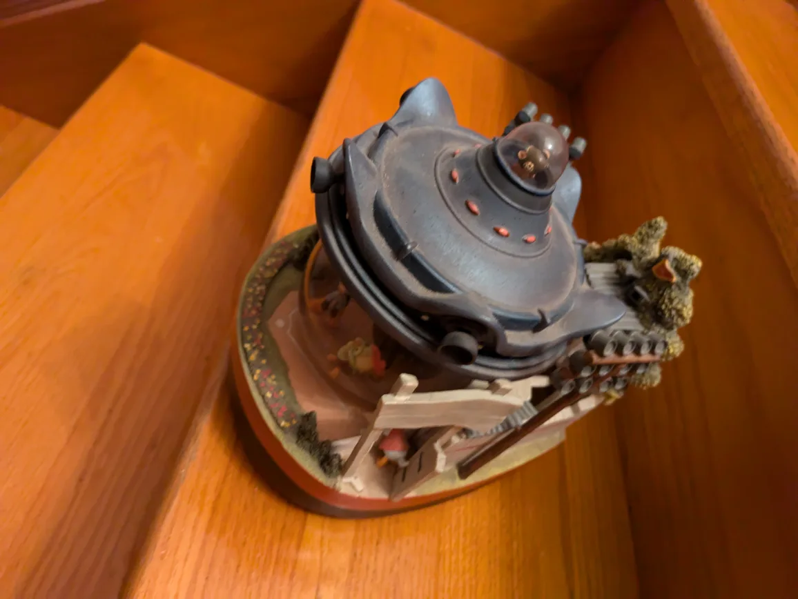 Disney chicken little alien globe with box image indicator(4)