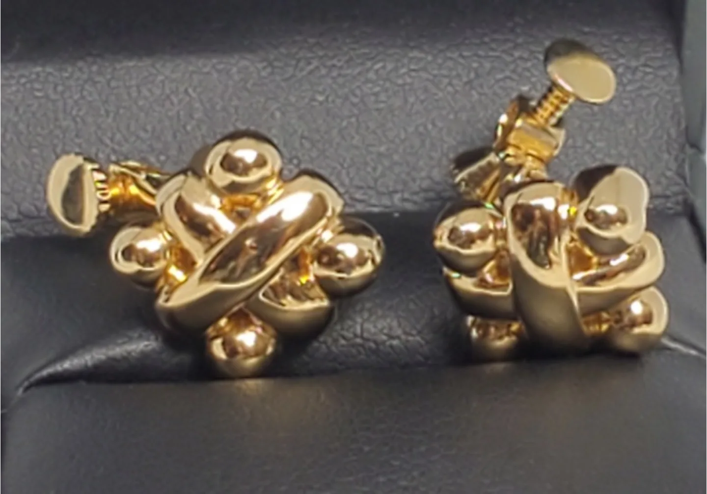 Vintage Gold Tone Clip On Earrings image indicator(3)