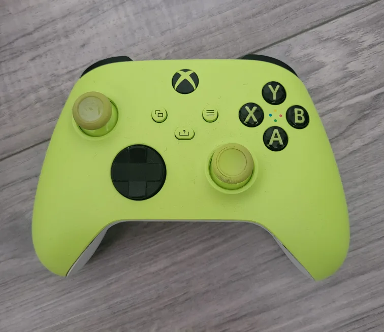 Xbox Series S Console with Green Controller image indicator(7)