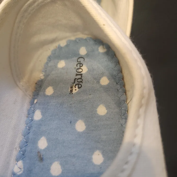 ❤️ White Sneakers image indicator(3)