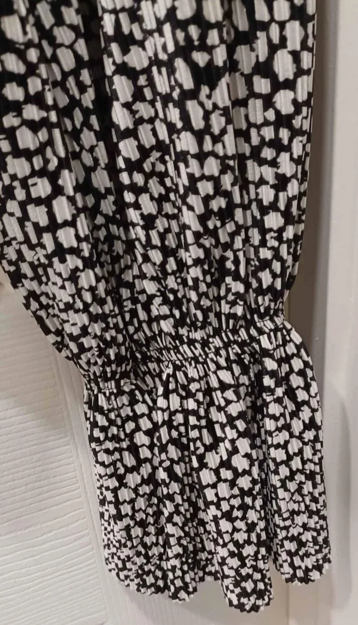 Zara Black and White Long Sleeve Blouse image indicator(4)