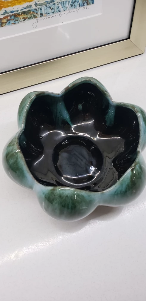 Blue Mountain pottery green lotus vase - photo 2