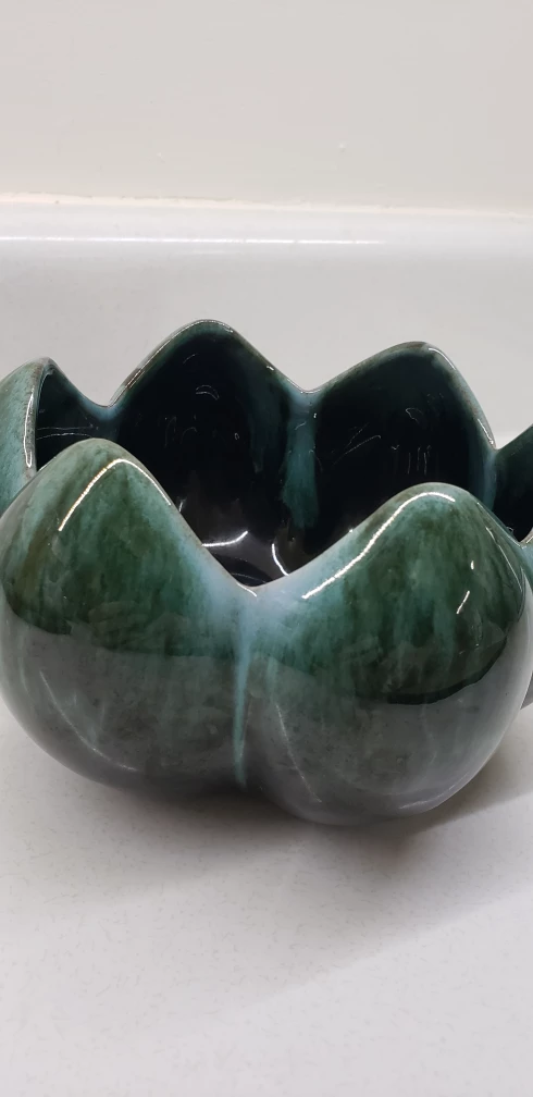 Blue Mountain pottery green lotus vase - photo 5