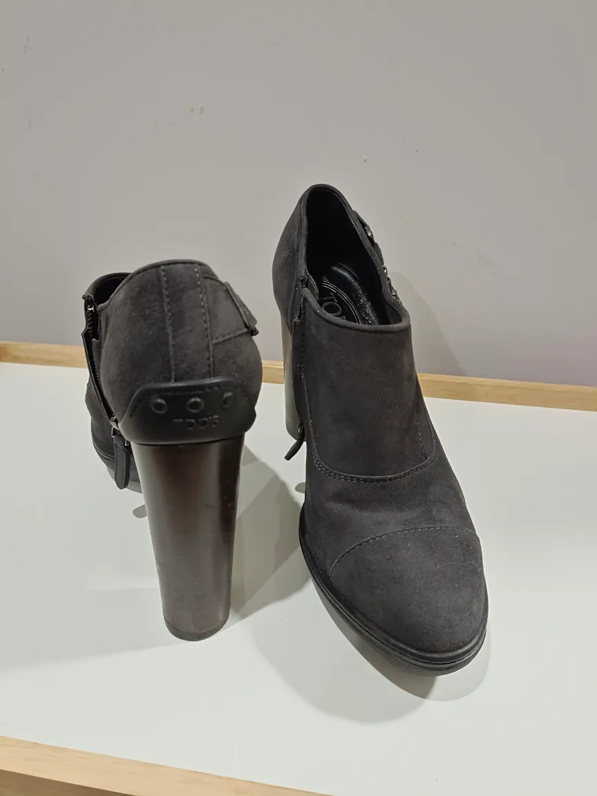 TODS Suede Ankle Boots(Moving Sale) image indicator(6)