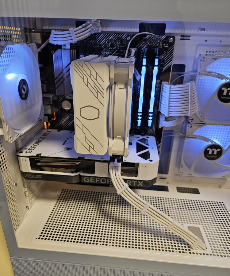 💦❄️Hydro Blue White Snowfall V2 Custom RGB Gaming PC💦❄️ - photo 3