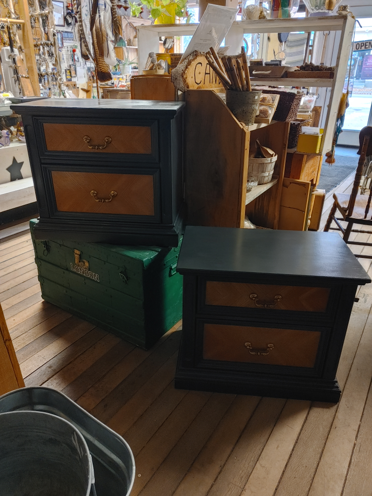 Pair of Nightstands - photo 2