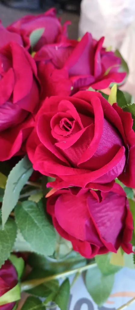 A lot of 100 Artificial Red Roses image indicator(2)