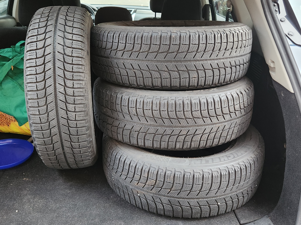 Set of 4 195/65R15 Winter Tires - photo 3