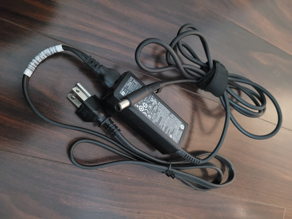 HP Laptop Charger - photo 2