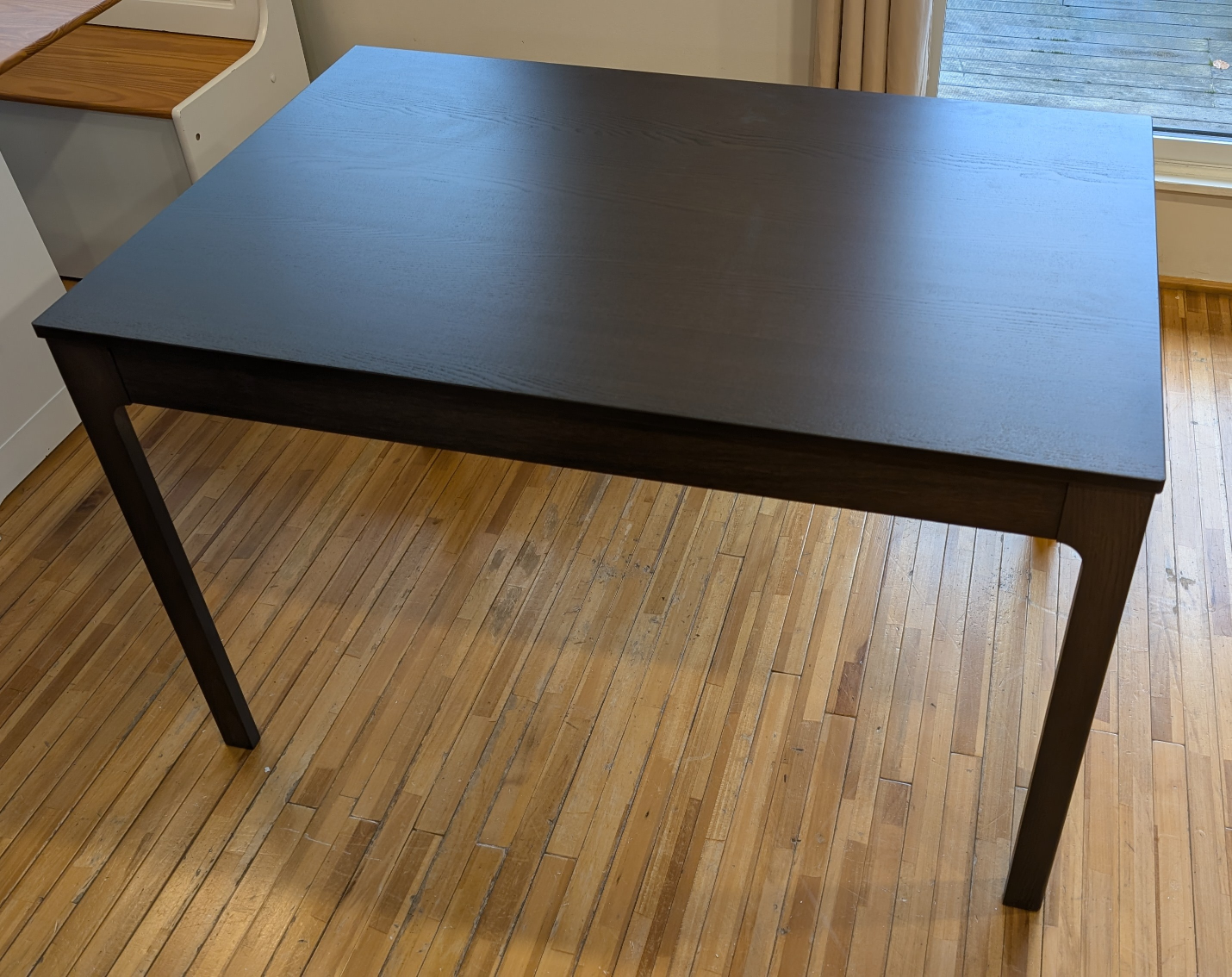 Extendable Dining Table and Chairs