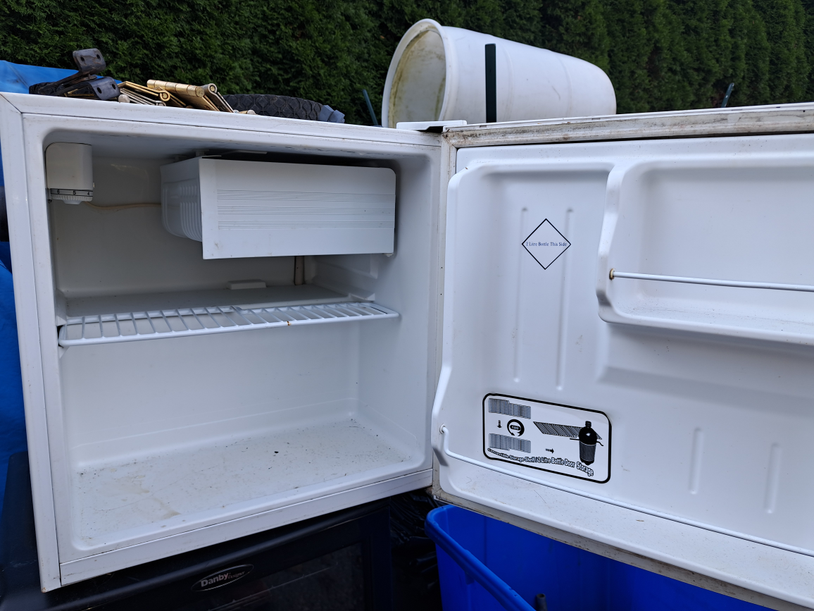 Haier Mini Fridge - photo 2