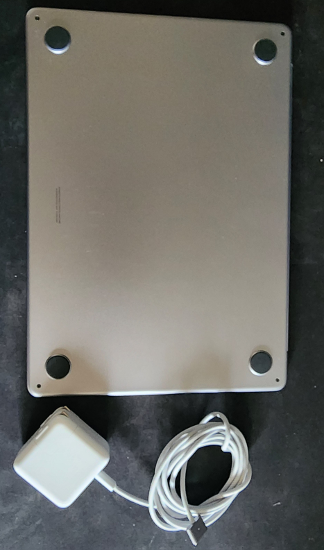 Selling 2022 Mint 13.6' Macbook Air m2 - 8gb - 256ssd. 100% Batt - photo 2