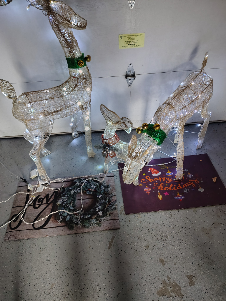 Set of 3 Lighted Reindeer - photo 2